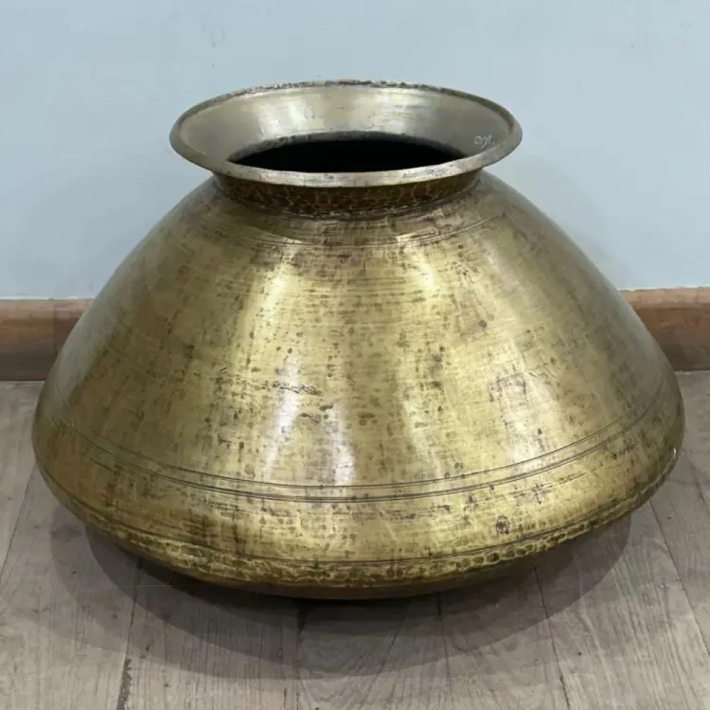 Aurelia-Vintage-Brass-Flower-Pot-Antique-Brass-Vase-Indian-Brass-Uruli-Pot1.webp