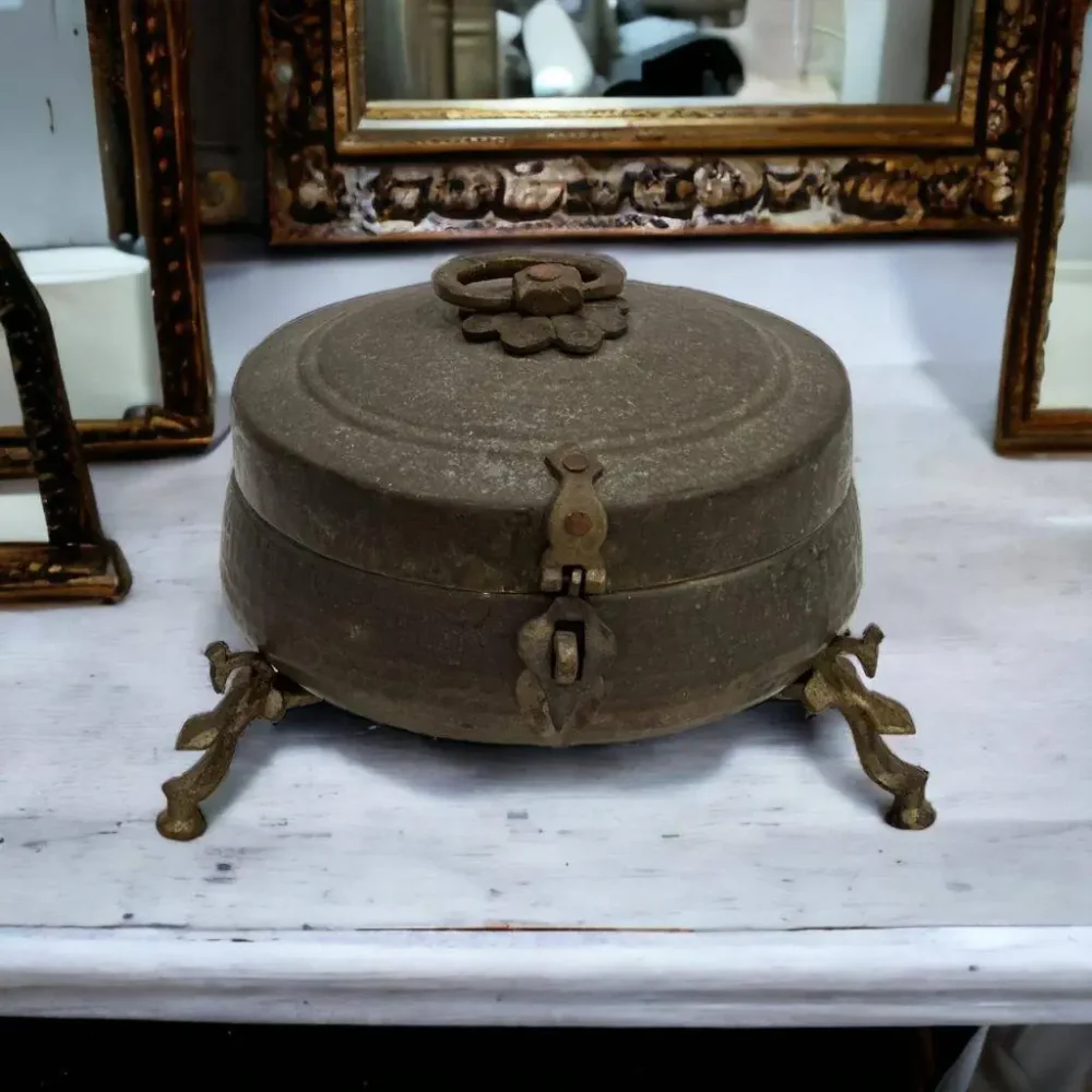 Deveshi-Rare-Vintage-Chapati-Box-On-Stand-1.webp