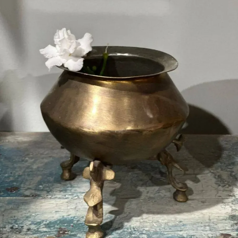 Rudrapur-Vintage-Brass-Flower-Pot-4.webp