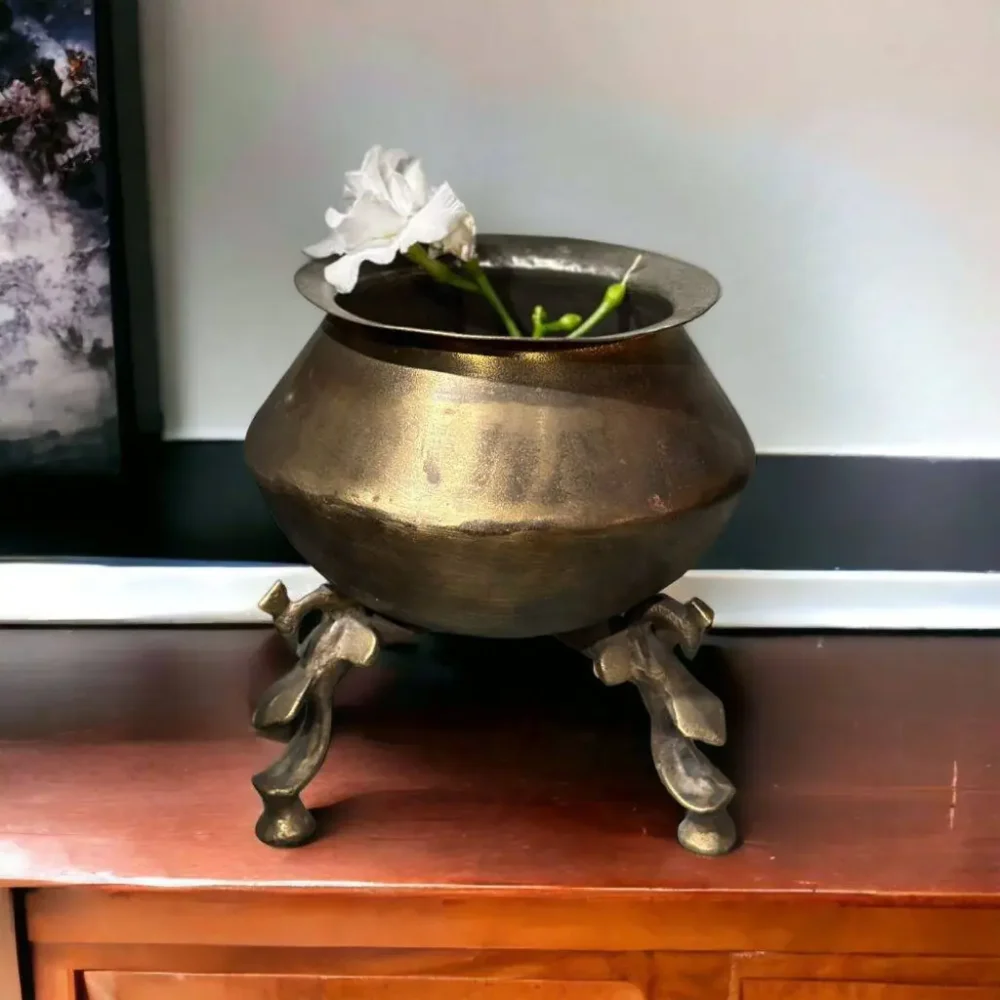 Rudrapur-Vintage-Brass-Flower-Pot.webp